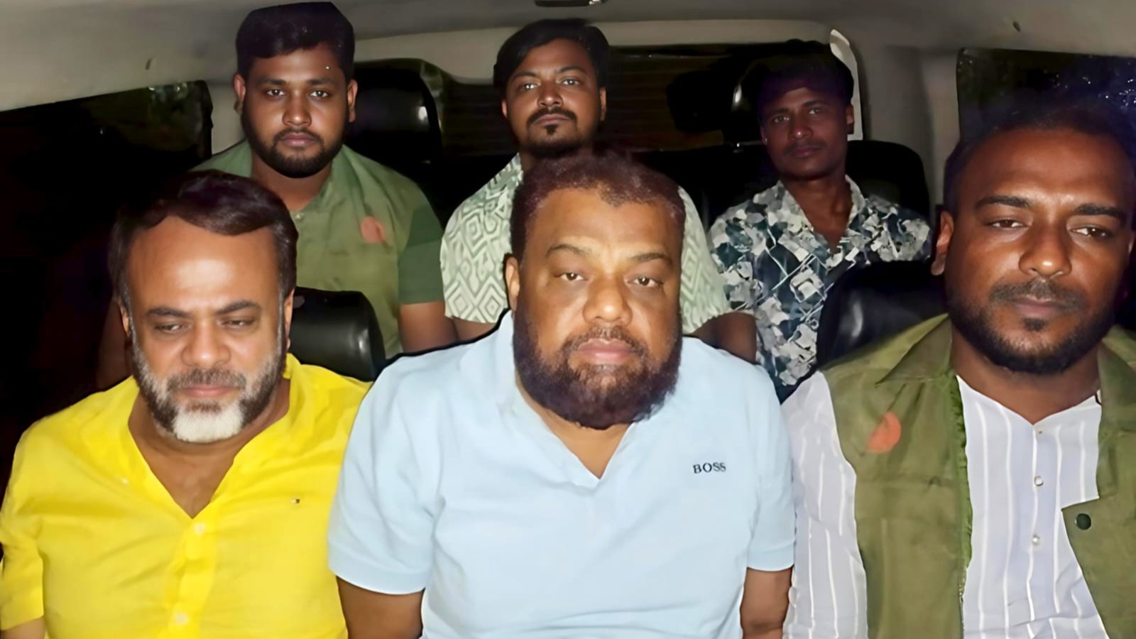 বগুড়া ডিবির অভিযানে জেলা স্বেচ্ছাসেবক লীগের সভাপতি সহ গ্রেপ্তার ৪